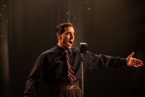 Review: »Monsieur Aznavour« –  Widerstand zwecklos