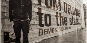 Tom DeLonge streamt neues Album “To The Stars”, zeigt Video zu “Circle-Jerk-Pit”