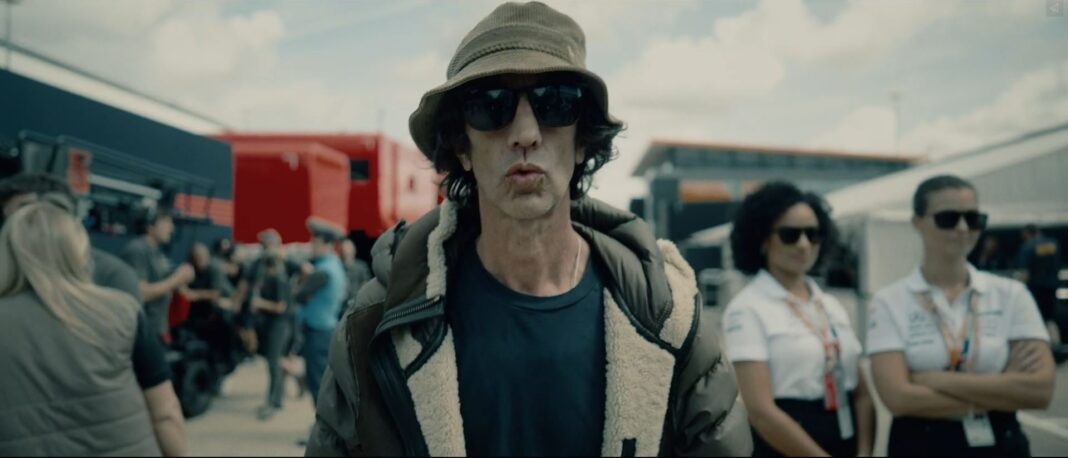 Screenshot: Sky Sports F1 - Richard Ashcroft Silverstone Opener (Vimeo), hochgeladen von Alexander (Sandy) Johnston