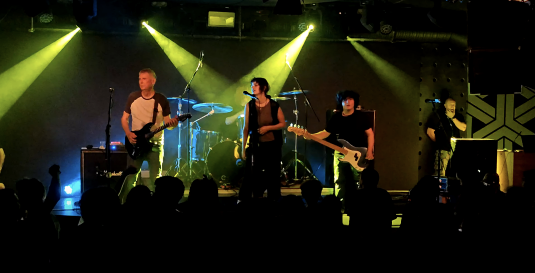 Black Flag bei ihrem ersten Auftritt in neuer Besetzung in Sofia (Screenshot: Youtube / Andy Kay )