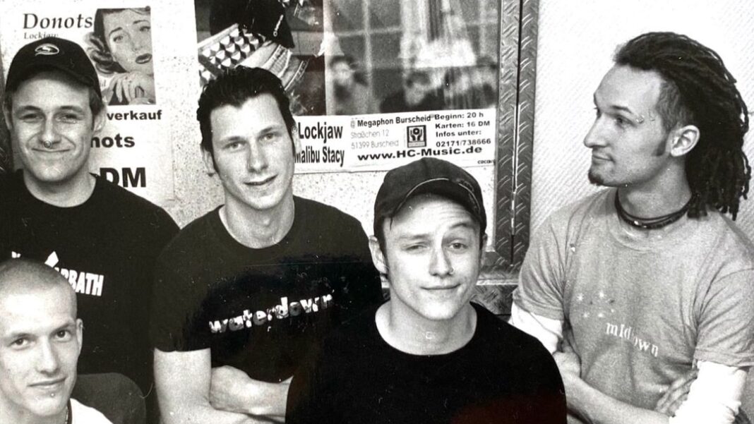 Donots 2001 (Credit: Donots)