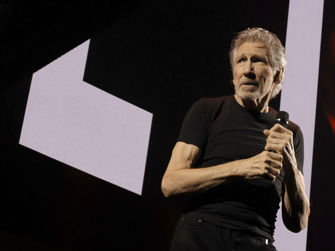 LOS ANGELES, CALIFORNIA - SEPTEMBER 27: Roger Waters performs onstage at Crypto.com Arena on September 27, 2022 in Los Angeles, California. (Photo by Kevin Winter/Getty Images)