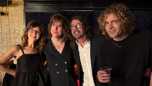 Lisa Loeb, Luke Spiller, Dave Grohl und Wiley Hodgden via Hannah Hodgdens Instagram-Story (Screenshot: Instagram, hannahhodgden)