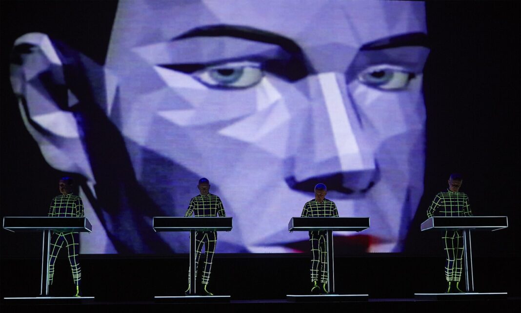 Karftwerk (Foto: Peter Boettcher)