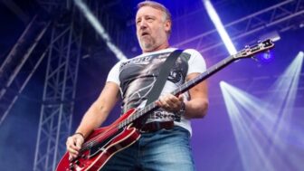 Peter Hook & The Light – Eine Reise in die Vergangenheit