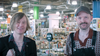 Refused bei »What's In My Bag« – »Es ist ein bisschen peinlich mit 50 eine Lieblingsband zu haben«
