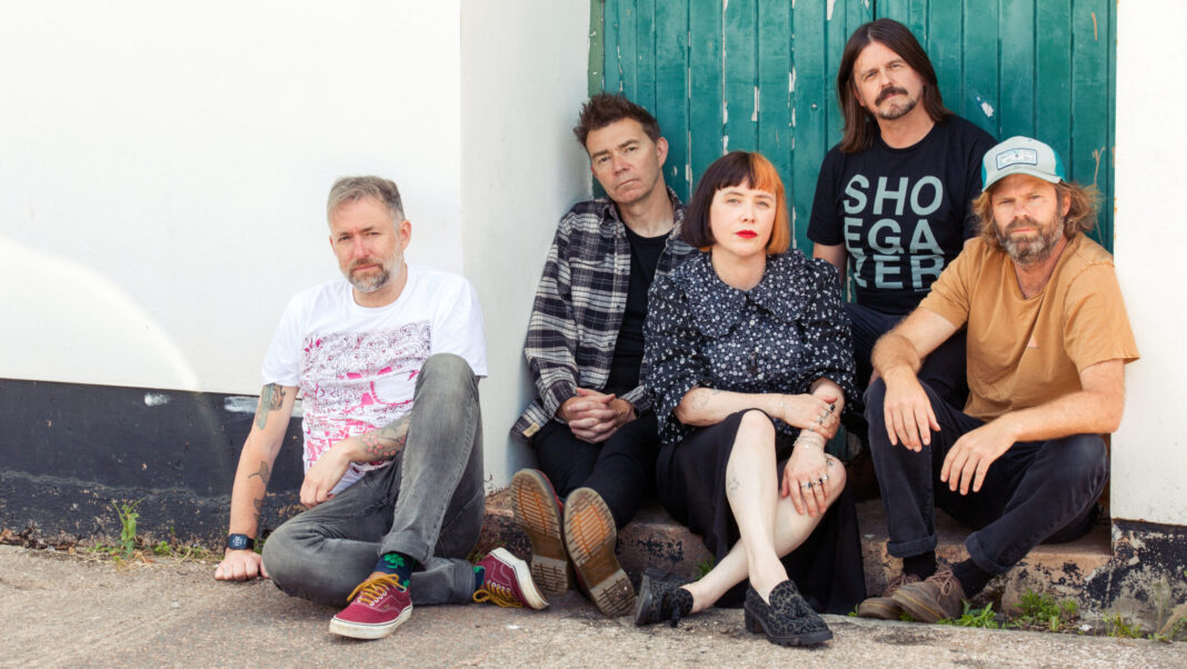 Shoegaze-Ikonen Slowdive: Christian Savill, Nick Chaplin, Rachel Goswell, Simon Scott und Neil Halstead (von links) (Foto: Ingrid Pop