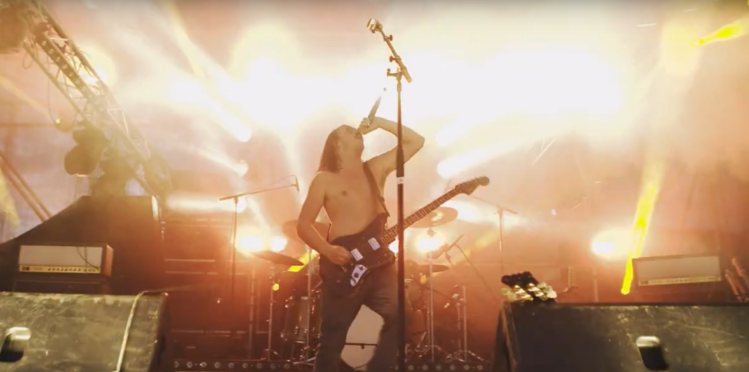 Stake beim Auftritt auf dem Hellseatic Festival 2022 (Screenshot: Hellseatic Festival via Youtube)