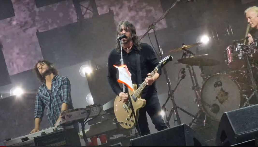 Foo Fighters Abu Dhabi Everlong 26-11-2023 (Screenshot: Youtube/ David Freeman)