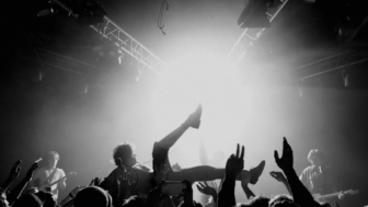 Shame live in Köln  –  Heiland mit Lockenpracht