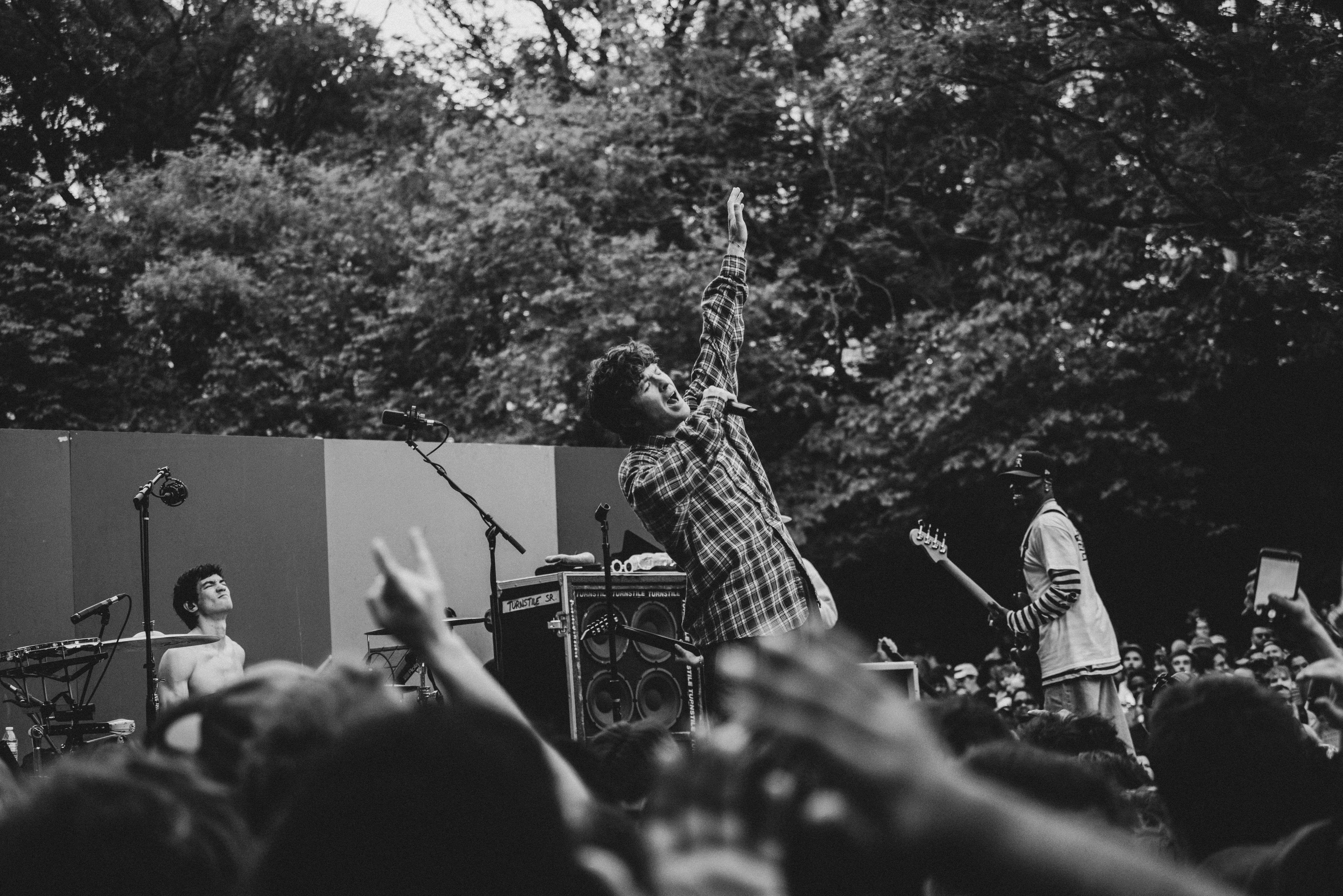 TURNSTILE-55-min Draußen, umsonst und für den guten Zweck: Turnstile entfesseln fröhliches Hardcore-Chaos in ihrer Heimatstadt Baltimore (Foto: Jarett Loeffler)