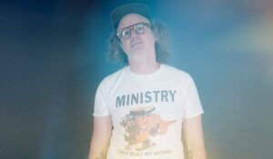 VISIONS Premiere: Dez Dare teilt neue Single &#8220;1.9.8.5.&#8221;