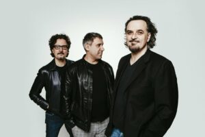 VISIONS Premiere: The Damned Don&#8217;t Cry streamen neue Single &#8220;Mesmerized&#8221;