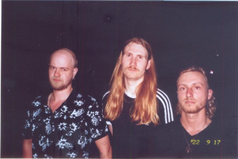 VISIONS Premiere: Tot zeigen Video zu neuem Song “Eichen”