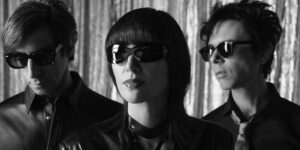 Yeah Yeah Yeahs kündigen Comeback-Album und Single “Spitting Off The Edge Of The World” an