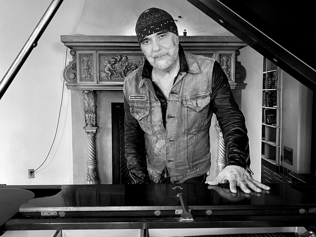 Daniel Lanois