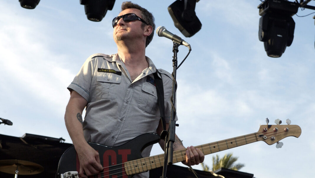 Dave Allen von Gang Of Four auf dem Coachella, 2005 (Foto: Tim Mosenfelder/Getty Images)