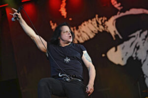 »Schwarze Sonne« auf Merch  – Danzig wegen Nazi-Symbol in der Kritik