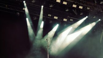 Jahresrückblick 2022: Die Live-Branche –  Kuh auf dem Eis