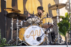 Ersetzt Drummer Frank Ferrer – Isaac Carpenter steigt bei Guns N’ Roses ein