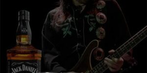 Motörhead: Food & Beverage Magazine nennt Jack Daniels & Cola den “Lemmy”
