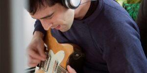 Stephen Brodsky (Cave In, Mutoid Man) streamt neuen Song “The Part Of Me That Never Cries”