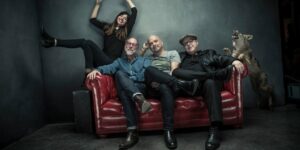 Neues Pixies-Album „Head Carrier“ erscheint im September, erste Single „Um Chagga Lagga“ im Stream