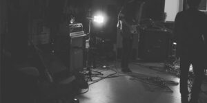 VISIONS Premiere: Heim spielen Live-Session zu “Im Keller” ein, kommen auf Tour
