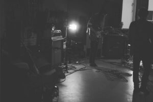 VISIONS Premiere: Heim spielen Live-Session zu &#8220;Im Keller&#8221; ein, kommen auf Tour