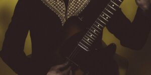 VISIONS Premiere: Millionaire stellen Video zu “I’m Not Who You Think You Are” vor