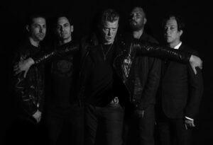 Queens Of The Stone Age streamen neue Single &#8220;The Way You Used To Do&#8221;, kommen auf Tour