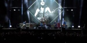 Zu Ehren von Malcolm Young: Foo Fighters und Guns N&#8217; Roses covern AC/DC
