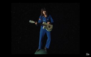 Courtney Barnett entflieht der Erde in Video zu neuem Song &#8222;Need A Little Time&#8220;