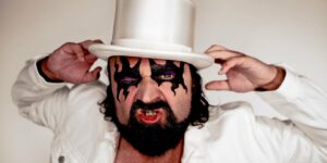Hank von Hell (Ex-Turbonegro) präsentiert Comeback-Single “Bum To Bum”