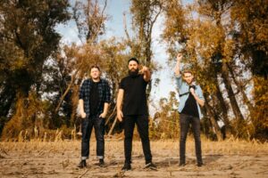 Frittenbude streamen neuen Song &#8220;Die Dunkelheit darf niemals siegen&#8221; feat. Jörkk Mechenbier