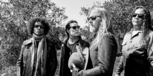 Metallica, Billy Corgan, Korn und mehr spielen Tribute-Konzert für Alice In Chains