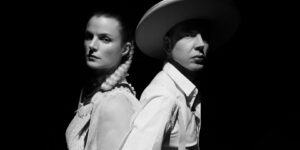VISIONS Premiere: Düster-Duo Årabrot veröffentlicht Video zu “Hailstones For Rain/The Moon Is Dead”