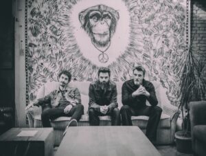 VISIONS Premiere: Psych-Trio Yagow veröffentlicht Musikvideo zur neuen Single  &#8220;Rise &amp; Shine&#8221;