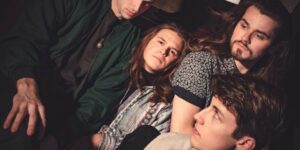 VISIONS Premiere: Alternative-Rocker Rooftop Sailors sagen “Fuckyou” zu toxischen Männern