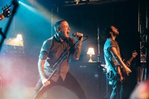 Nathan Gray (Boysetsfire) teilt &#8220;Rebel Songs&#8221; mit Tim McIlrath (Rise Against), kündigt Soloalbum an