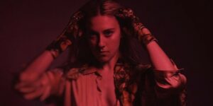 Singer/Songwriterin Torres teilt neue Single “Thirstier” mit Musikvideo
