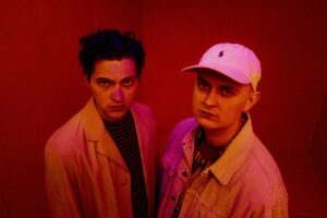 Indierocker The Deadnotes melden sich mit &#8220;Easy Summer&#8221; zurück