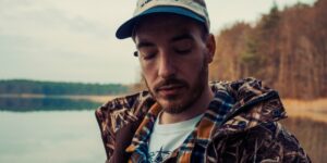Casper kündigt neues Album “Alles war schön und nichts tat weh” an, präsentiert Single