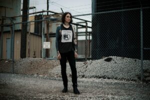 Laura Jane Grace präsentiert Überraschungs-EP &#8220;At War With The Silverfish&#8221;