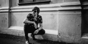 VISIONS Premiere: Blues-Gitarrist Albert Frost teilt Video zu “Money Money”