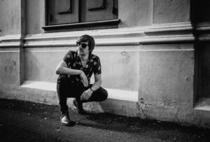 VISIONS Premiere: Blues-Gitarrist Albert Frost teilt Video zu &#8220;Money Money&#8221;