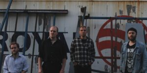 VISIONS Premiere: Post-Punk-Newcomer Writhe zeigen Video zu “I Am The Sun”
