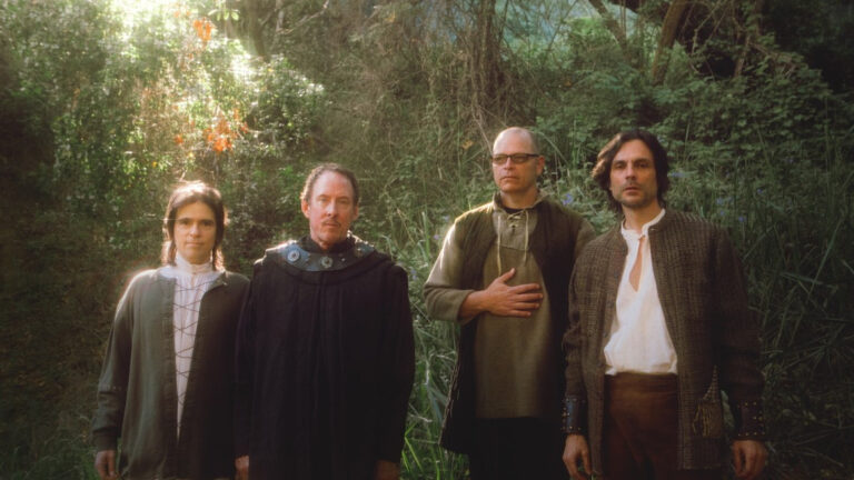 Weezer streamen neuen Song “A Little Bit Of Love”