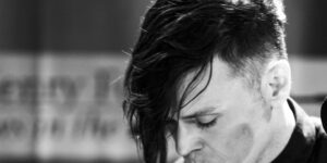 Singer/Songwriter Alex Henry Foster kündigt Lou-Reed-Cover “The Power Of The Heart” an, kommt auf Tour