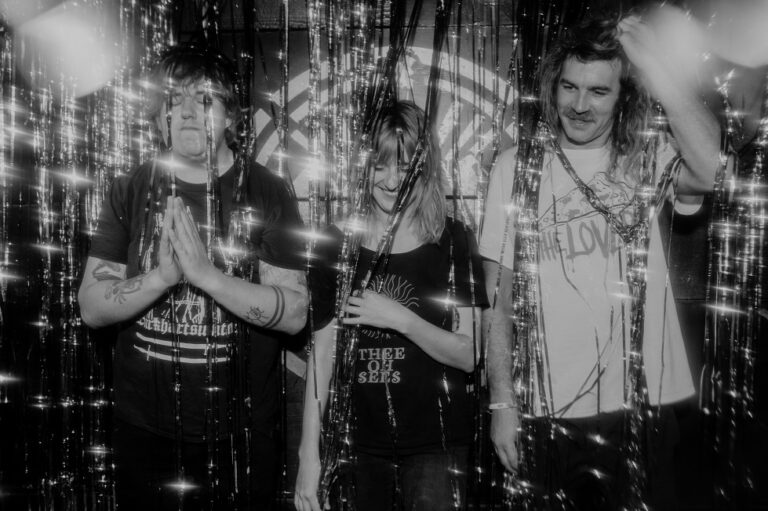 VISIONS Premiere: Bikini Beach stellen neuen Song “Traffic Lights” mit Video vor